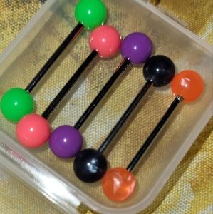 5 tongue rings with case